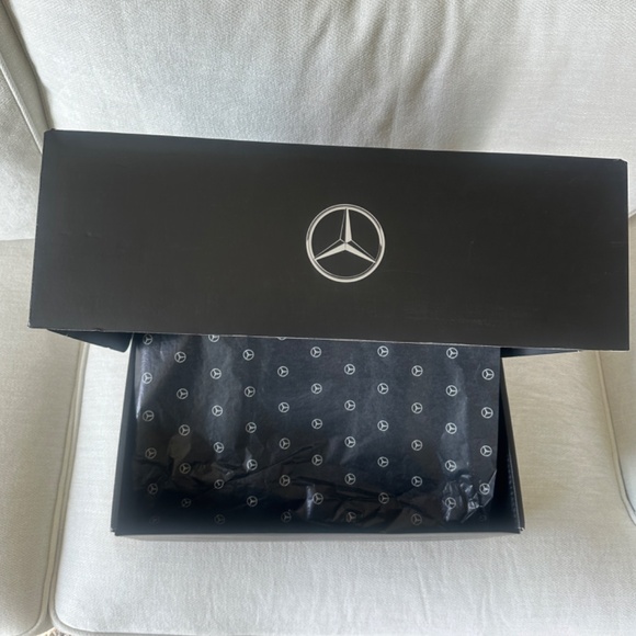 Mercedes-Benz Gift Box Set - Picture 7 of 10